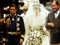 Princ Charles a Lady Diana boli skoro rovnako vysokí. 