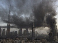 Hustý dym v Dubaji.