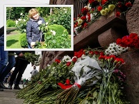Pamiatku obetí si v Rusku uctievajú kvetmi.