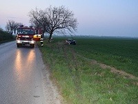 Mladú vodičku, ktorá dnes ráno havarovala na Suchovskej ceste smerom do Trnavy, zachránil z horiaceho auta 54-ročný vodič, ktorý išiel za ňou.