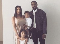 Rodina Kim Kardashian oslavovala Veľkú noc velkolepo. 