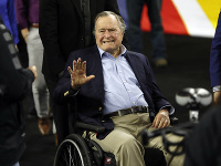 Na archívnej snímke z 2. apríla 2016 je bývalý americký prezident George H. W. Bush. Na archívnej snímke z 2. apríla 2016 je bývalý americký prezident George H. W. Bush.