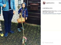 Agáta Prachařová ihneď reagovala a k fotke svojho syna v angličtina napísala jasný odkaz.