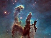 Kozmický útvar tvorený plynom a prachom dostal názov Stĺpy stvorenia a nachádza sa v súhvezdí Orla. Sú vysoké približne päť svetelných rokov