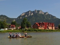 Pltníci na rieke Dunajec. (Ilustračné foto) Pltníci na rieke Dunajec. (Ilustračné foto)