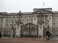 Buckinghamský palác budú musieť opustiť členovia tímu Harryho a Meghan.