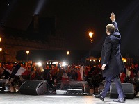 Emmanuel Macron sa stal novým prezidentom Francúzska