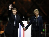 Emmanuel Macron s manželkou Brigitte. Emmanuel Macron s manželkou Brigitte.