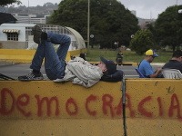 Protesty proti režimu vo Venezuele majú už 45 obetí.