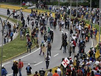 Protesty proti režimu vo Venezuele majú už 45 obetí.