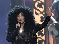 Cher sa predviedla na pódiu v takomto odvážnom outfite. 
