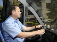 Primátor Pavol Hagyari za volantom minibusu