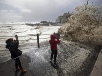 Kapské Mesto zasiahla mohutná búrka, zahynulo osem ľudí.