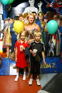 Adriana Kmotríková s deťmi. 