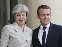Emmanuel Macron a Theresa Mayová