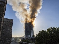 Požiar výškovej budovy v Londýne.