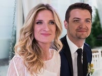 Mladomanželia Adela Banášová a Viktor Vincze