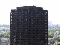 Po požiari v budove Grenfell Tower ostali desiatky mŕtvych Po požiari v budove Grenfell Tower ostali desiatky mŕtvych