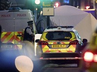 Dodávka v blízkosti mešity v Londýne vrazila do ľudí: Zabila jedného človeka, ôsmich zranila