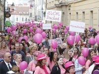 Ružový pochod v uliciach Bratislavy.