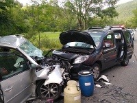 Pri kolízii troch vozidiel zomrel jeden muž.