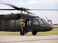 Vojenské vrtuľníky UH-60M Black Hawk sú už na Slovensku.