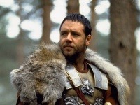 Russell Crowe vo filme Gladiátor z roku 2000