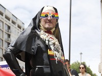 Na snímke účastníci pochodu homosexuálov Gay Pride London komunity LGBTI v Londýne
