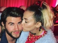 Liam Hemsworth a Miley Cyrus Liam Hemsworth a Miley Cyrus