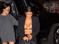 Kim Kardashian si to namierila na večeru v takomto sexi outfite. 