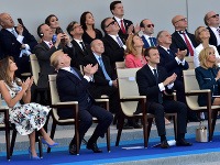 Emmanuel Macron, Brigitte Macron, Donald Trump a Melania Trumpová