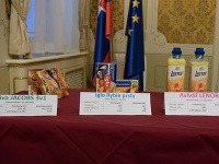 Predseda vlády SR Robert Fico počas tlačovej konferencie, na ktorej reagoval na dvojakú kvalitu produktov. 