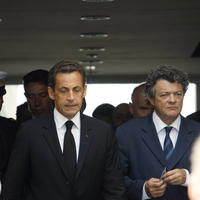 Na letisku sa objavil aj francúzsky prezident Nicolas Sarkozy