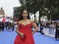 Rihanna sa predviedla ako Prsaňa. 