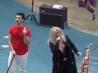 Bonnie Tyler vystúpila so skladbou Total Eclipse of the Heart.