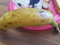 Pozor na pavučiny na banánoch. Pozor na pavučiny na banánoch.