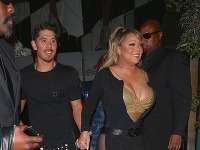 Mariah Carey opäť pribrala. To jej však nebráni v tom, aby sa natrepala do nevhodného outfitu.  