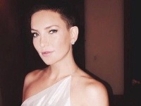 Kate Hudson je sexi aj s krátkymi vlasmi. Kate Hudson je sexi aj s krátkymi vlasmi.