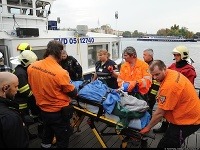 Záchranári herca odviezli do nemocnice.