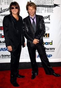 Spevák Jon Bon Jovi a gitarista Richie Sambora