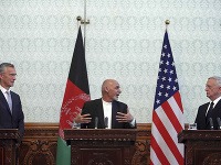 Jens Stoltenberg, Ashraf Ghani a Jim Mattis Jens Stoltenberg, Ashraf Ghani a Jim Mattis