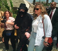 Michael Jackson s Debbie Rowe v roku 2006.