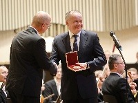 Andrej Kiska dostal od Slovenskej technickej univerzity ocenenie Andrej Kiska dostal od Slovenskej technickej univerzity ocenenie