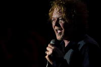 Mick Hucknall so svojou skupinou Simply Red koncertuje v Bratislave