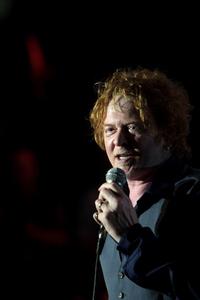 Mick Hucknall so svojou skupinou Simply Red koncertuje v Bratislave