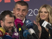 Na snímke uprostred predseda hnutia ANO Andrej Babiš, vľavo šéf sociálnych sietí Marek Prchal a vpravo manželka Monika Babišová.