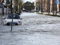 Ulice Hamburgu sú zatopené. Ulice Hamburgu sú zatopené.