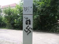 Nacistický symbol na pouličnom osvetlení