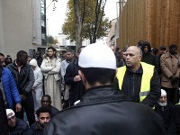 Poslanci chceli zabrániť modlitbám moslimov pred radnicou