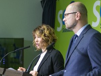 Tímlíderka SaS Lucia Ďuriš Nicholsonová a predseda strany Richard Sulík Tímlíderka SaS Lucia Ďuriš Nicholsonová a predseda strany Richard Sulík